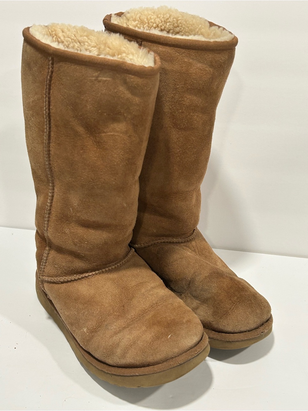 UGG Classic Tall II Boots Chestnut Sheepskin Suede Women 8 Cabincore Streetwear